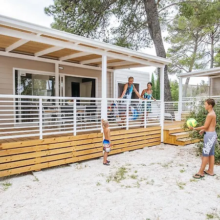 Zaton Mobile Homes 度假村 2*