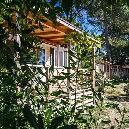 Zaton Mobile Homes 度假村